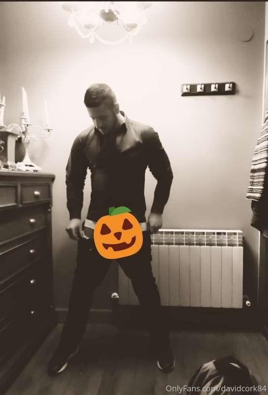 I am waiting a handsome ghost, this halloween. ( of course,a..