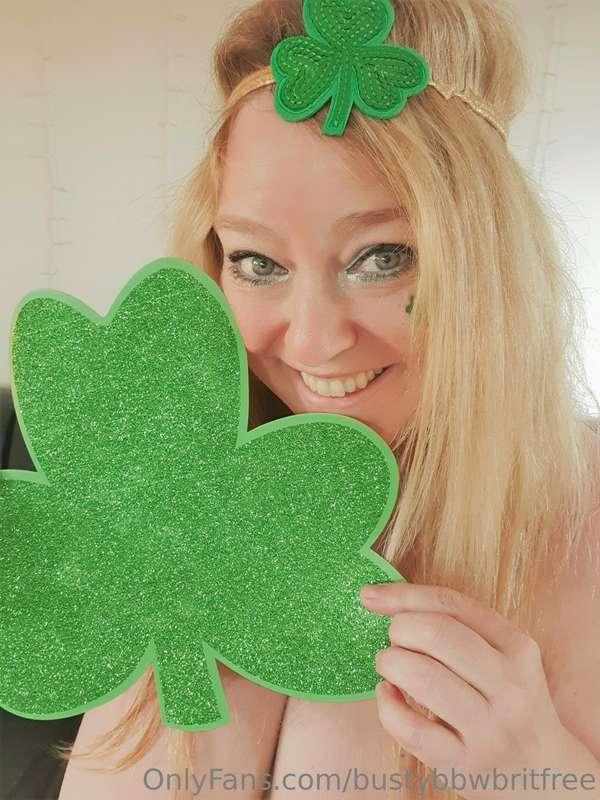 I am green! 😏 I'm waiting for you to devour me x