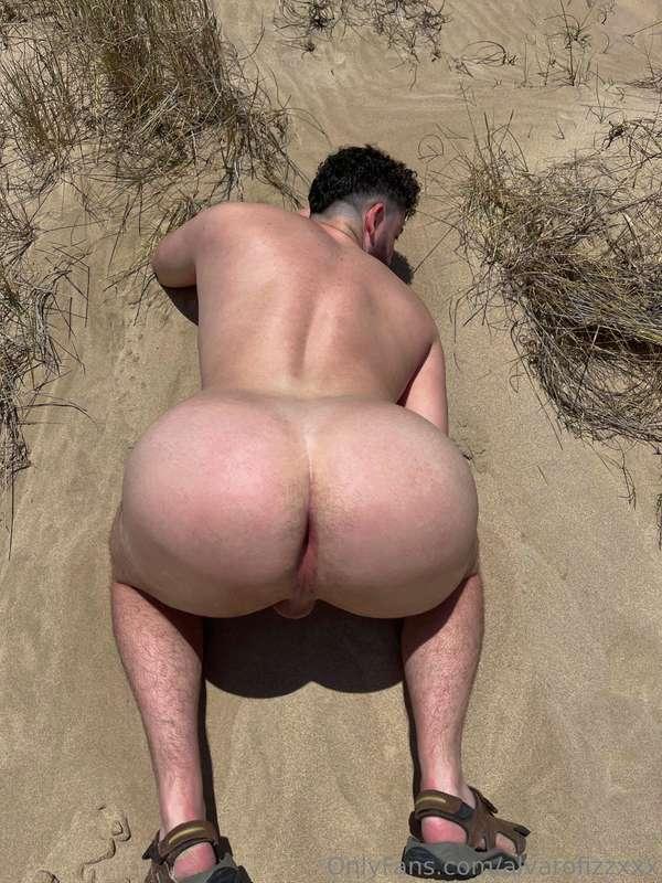Te cruzas con alvaro fizz en la playa 😳
