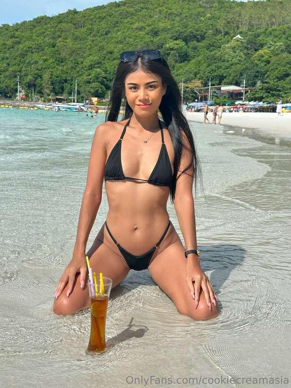 Beach day 🏖️ Want to get wet with me?💦