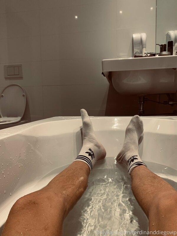 I love socks💙 Socks are meditating.  What do you think about..