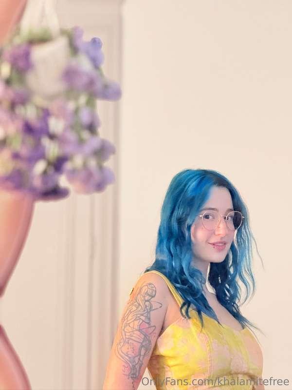 Let's take a walk in nature and fuck, I've got no panties on..