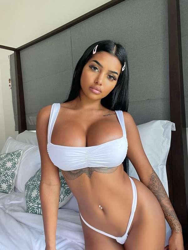 should i let u touch me everywhere??💋