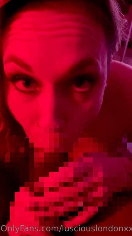 Sucking BBC at my local swinger party playroom. 😈😏