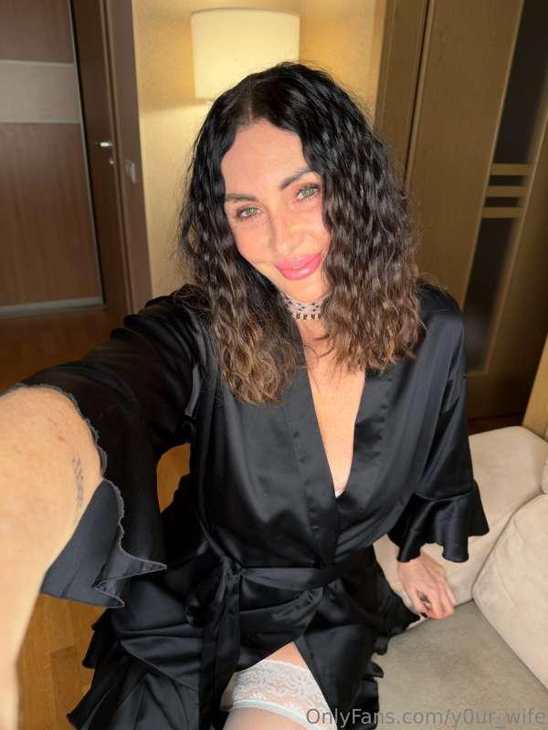 Tonight feels really cozy. A cup of tea, a blanket and music..