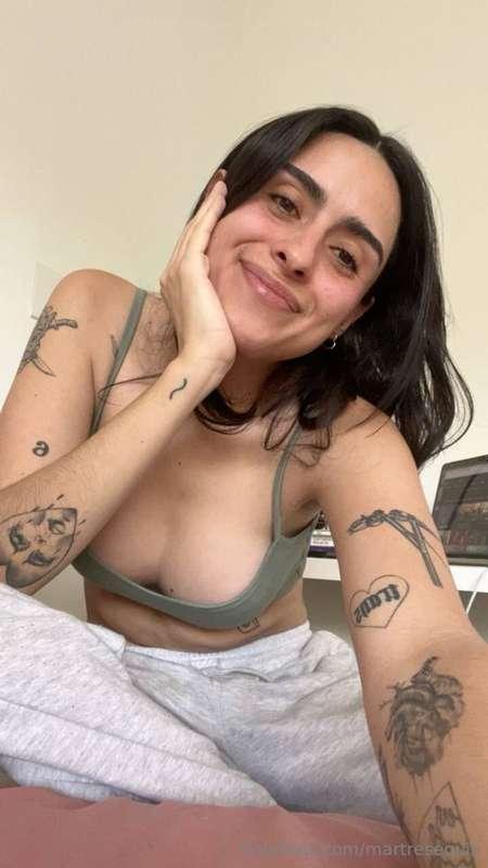 Please don't be shy and go to my DMs, papi! Open to chat and..