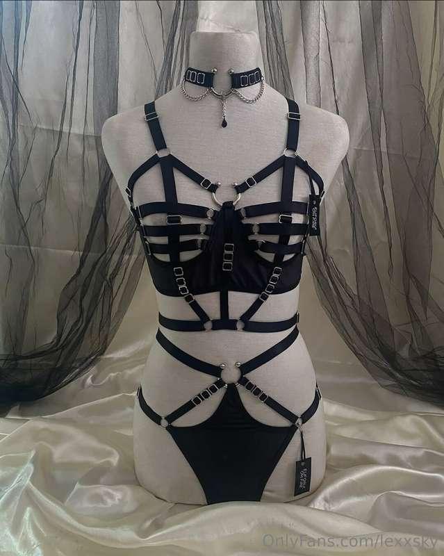 ✨ Help Me Fulfill This Lingerie Fantasy! ✨I’m completely in ..