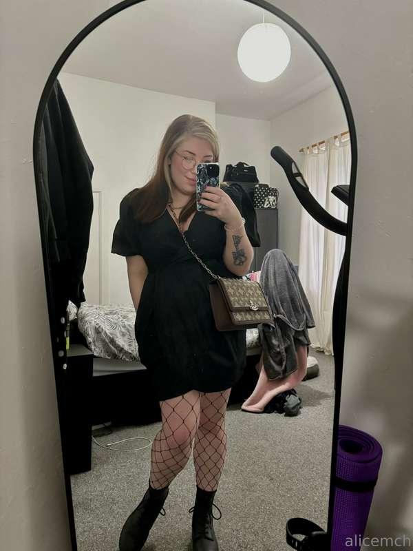 Going out with my girlfriends today 💃 Send some mojitos my w..
