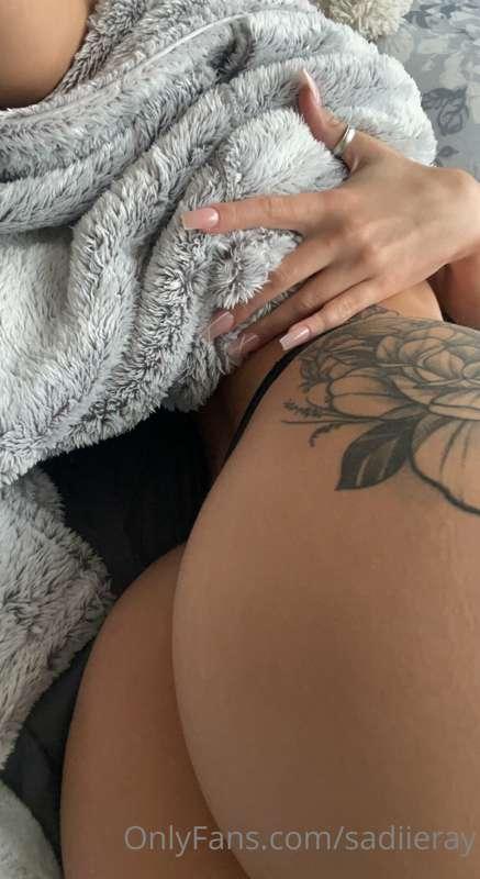 send me a dick pic 😏 i wanna know how hard u got after looki..