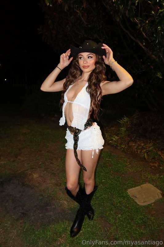 I love dressing up like a cowgirl I can’t help it 🤭