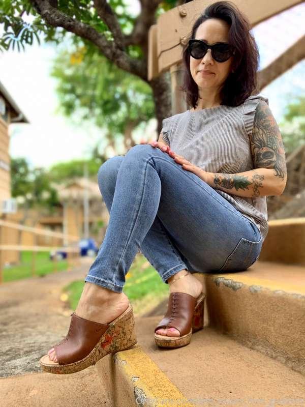Slip-On wedges for my WEDGE WEDNESDAY post this week💕