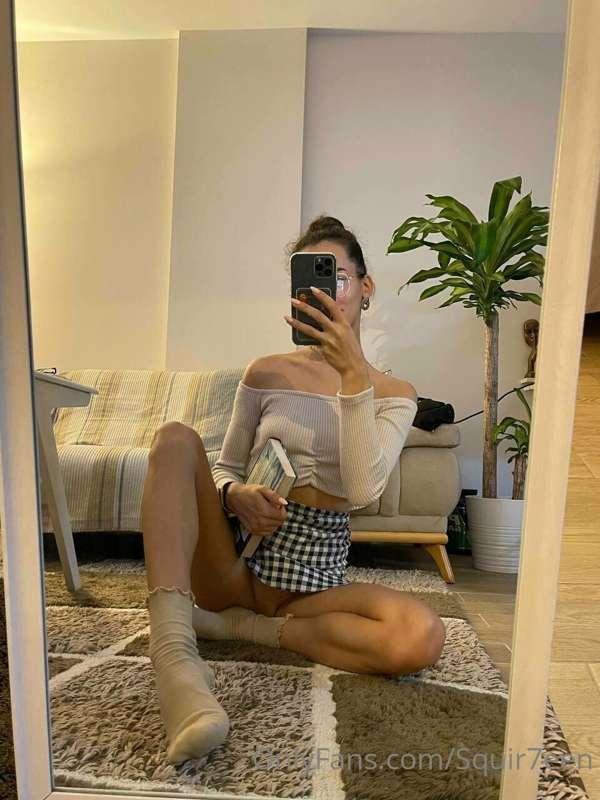 Your favorite teacher came to help you do your homework 👩‍🏫