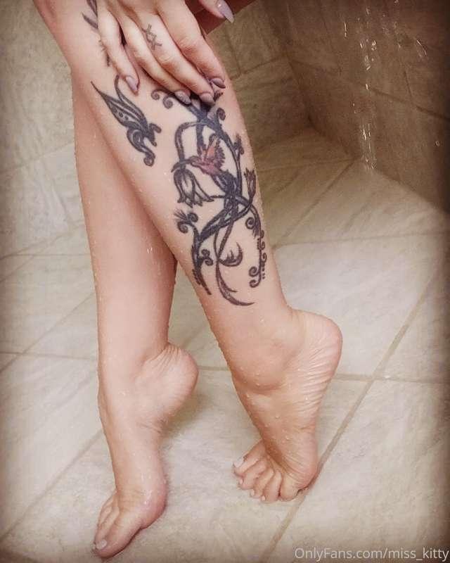 Where are all my feet lovers at?! 👀 👀

It's been such a long..