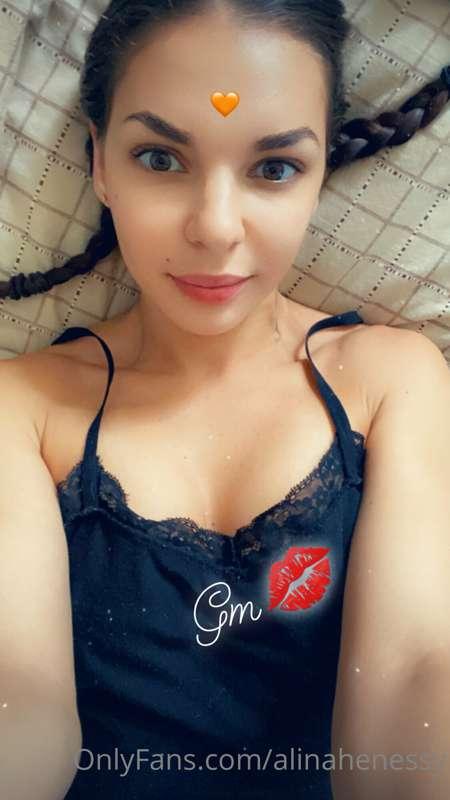 I'm waiting for my good night kiss! 🙈🥰