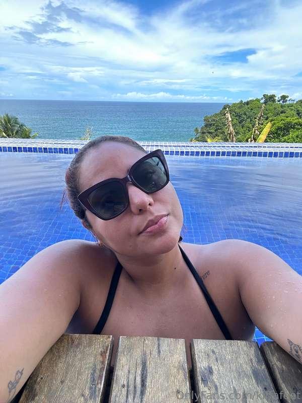 I am on paradise, relaxing with your money