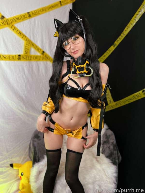 ⚠️DANGER⚠️
Cyber cat set is live!!! This was so much fun to shoot + edit, even if it took quite a while for me to get done! I’ve also posted the bundle of my selfies in this too!
This is 40 photos in two outfits, the top + shorts and the bikini- all made of PVC!! I’m also wearing my cute platform sneakers, and my thigh highs give lots of good squish in this. This set makes me feel SO good about my body, I felt so confident and hot!! I hope you all enjoy 💛🖤


PS: Moeflavor is actually releasing this in white + pink and I really wanna buy it to do a pastel catgirl and use my hair 👉👈 if any of y’all wanna help me buy that lemme know and i can give you the set i shoot with that in future for free!

#moeflavor #catgirl #cyberpunk #cospay #pvclingerie #pvc #microbikini #platformshoes #thighhighs #thighsquish #cautiontape #cybercat