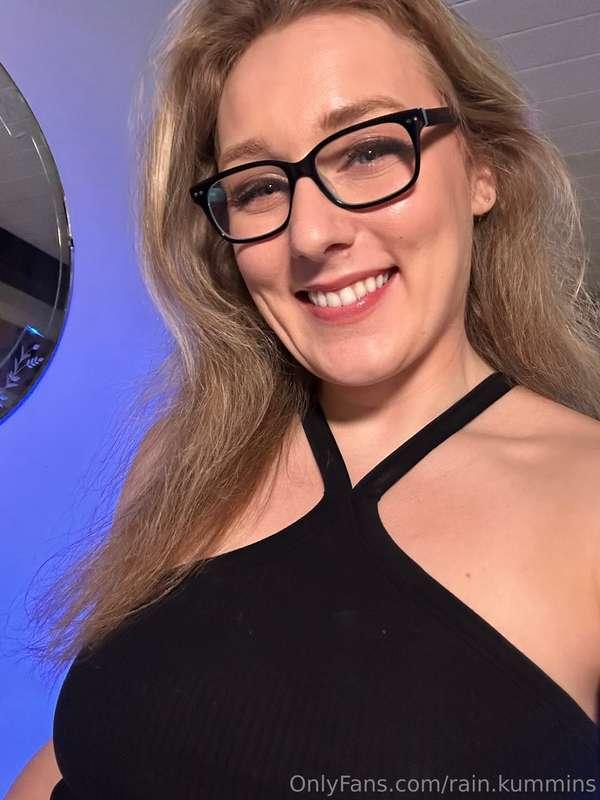 Playing Skyrim on twitch! Come say hi 🥰https://twitch.tv/rai..