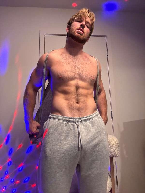 Anora, but make it himbo Magic Mike vid out now boys 