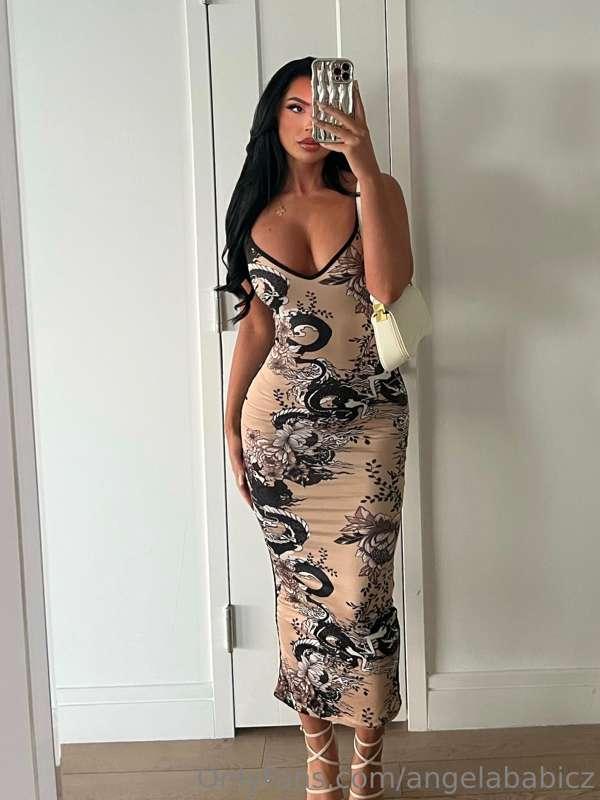 I think wearing a dress is also sexy 😉🥰