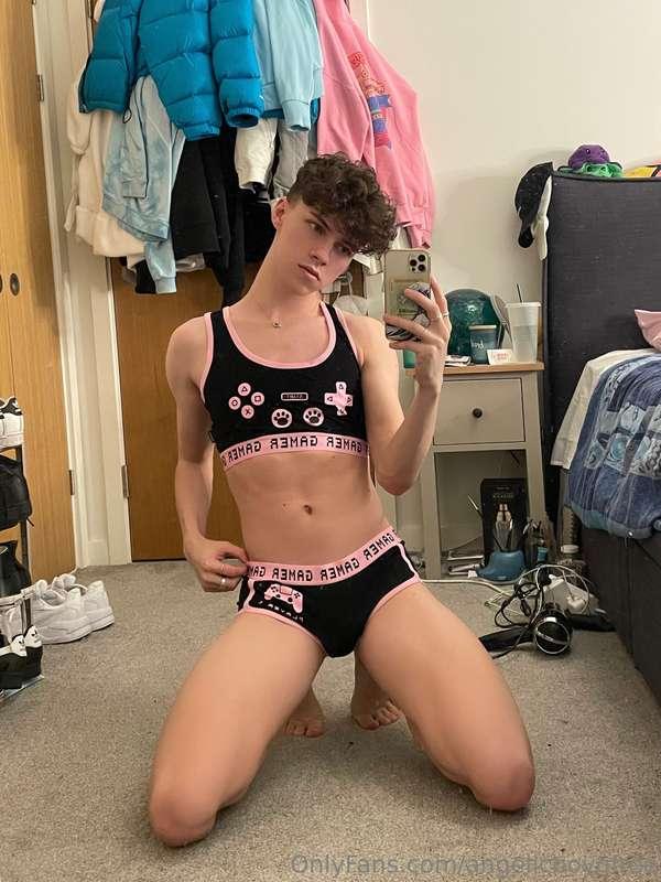Wanna play some video games? 🥰 More on main page!