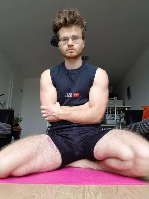 swipe to see me strip on my yoga mat 🔥 just need someone to ..