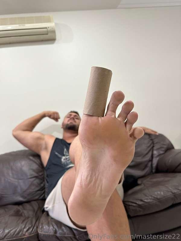 You can have a ideia about the size of my toes and feet now ..