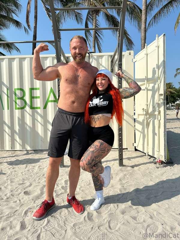 Found this hottie at muscle beach and we got a sweaty lift i..