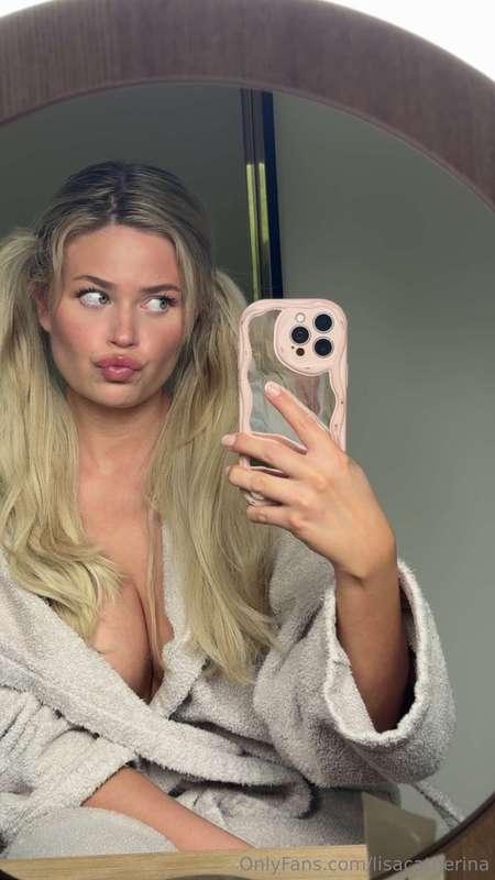 Mirror selfie just for you, babe… now come tell me how bad y..