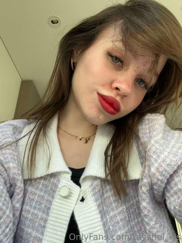 How do you like my red lipstick?