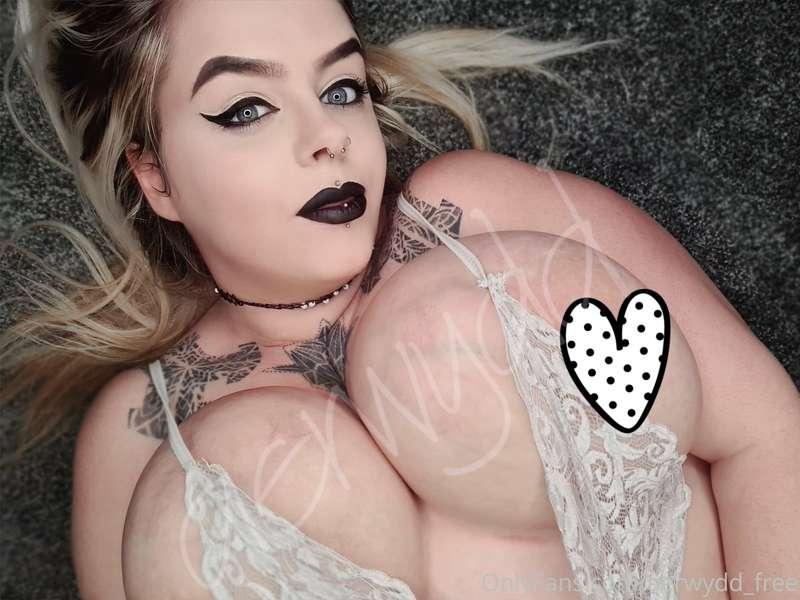 Ooops the nip slipped. 🙈🥵

Free dick rating on sign up. 
Jus..