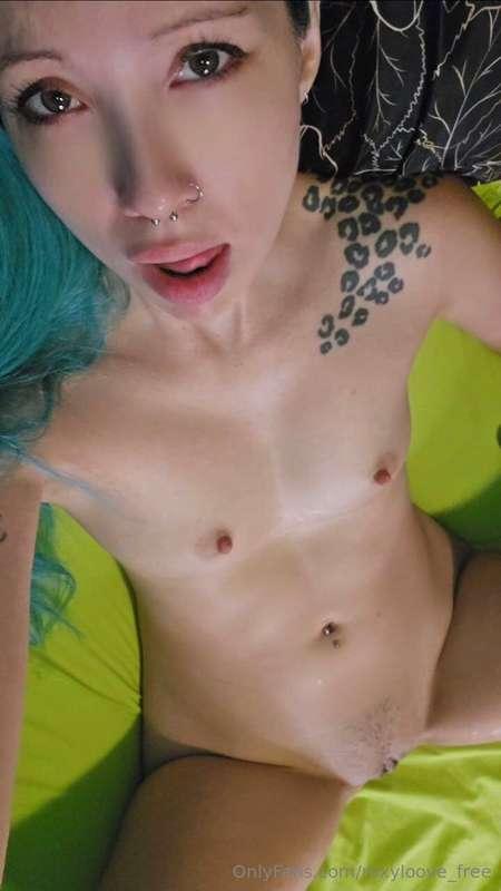 Xomel wants pussy all over her face while she gets fucked ha..