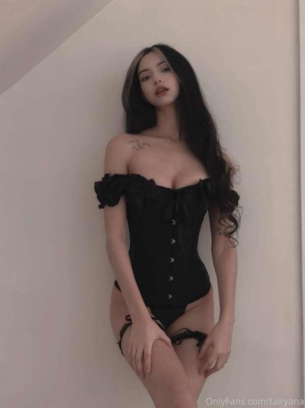 🧛‍♀️ vampire gf waiting to suck u dry