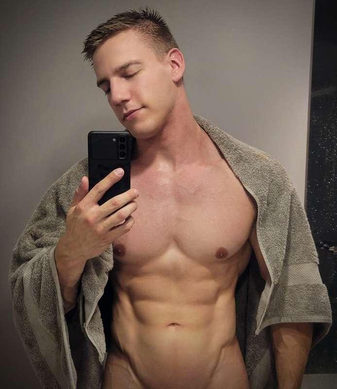 To chat with me & see my adult content.. Join my premium pag..