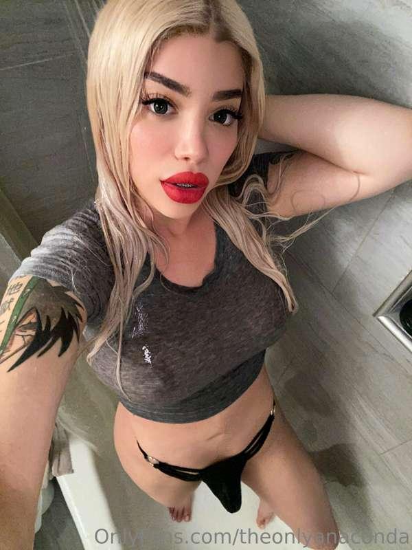 I want to use this mouth and smudge my lipstick... cum in th..