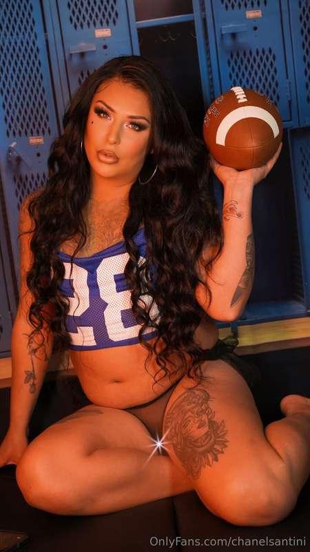 Locker room secrets… and I’m the naughtiest one 😈