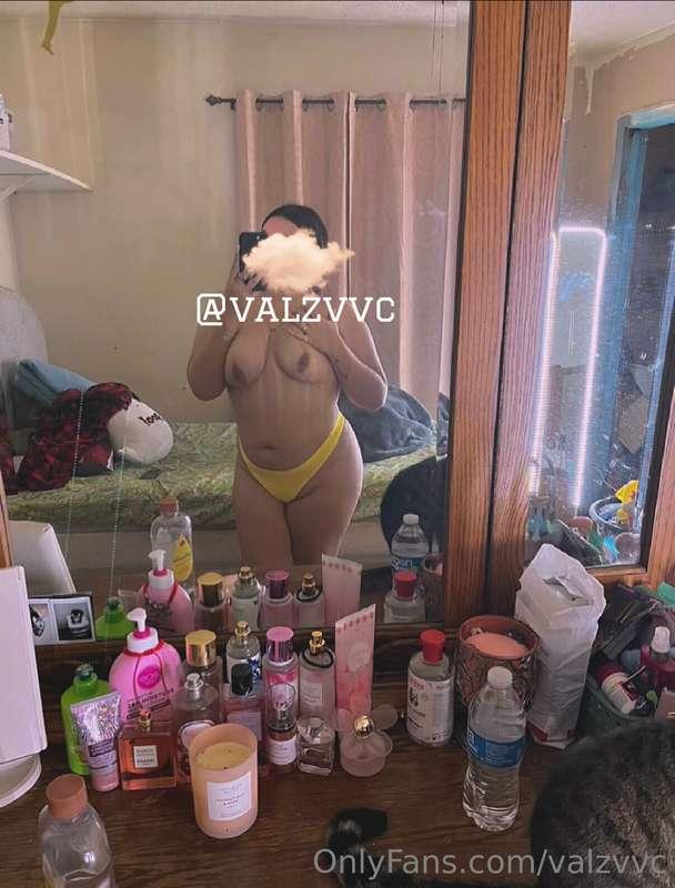 hehe mirror nude🙈(i don’t rlly like the color yellow on me)🥴..