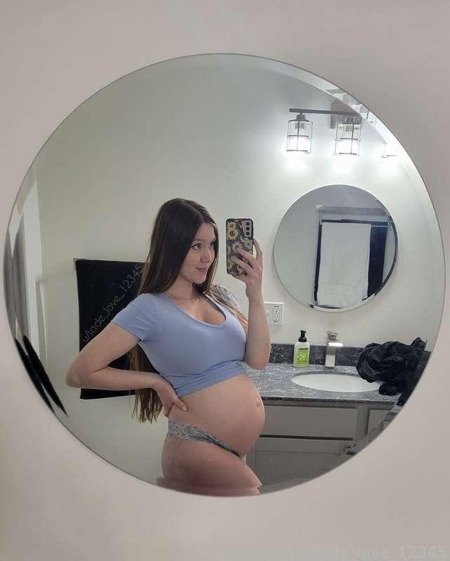 What do you think of my bump? 🤰🏻
#pregnant #pregnantbelly #mirrorselfie #milf #mombod #mommy #belly 