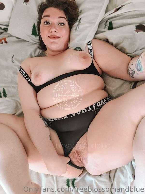 changing the way i do things here 🧡
hope you like my pussy :..