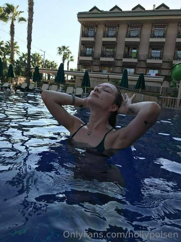 Saying I'm wet doesn't make sense, does it? 😏