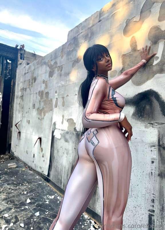 too much 🍑 for the wall?