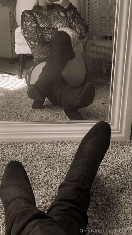 do you want me to hug you with my legs? 😋