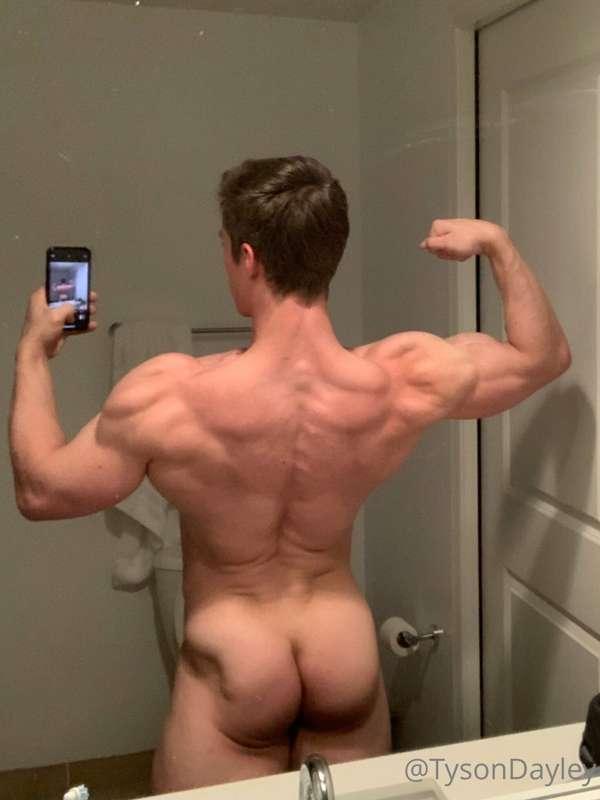 Just some back shots ✈️ - Live-streaming late night tonite!!..