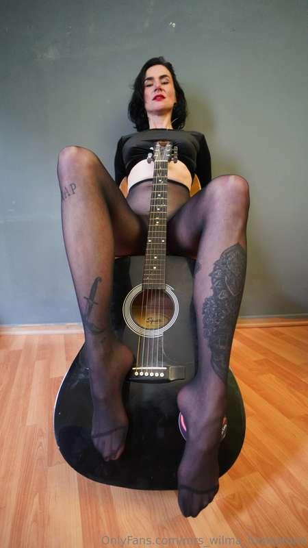 Photo set avilable. DM me and say 'guitar' for more pics (16..