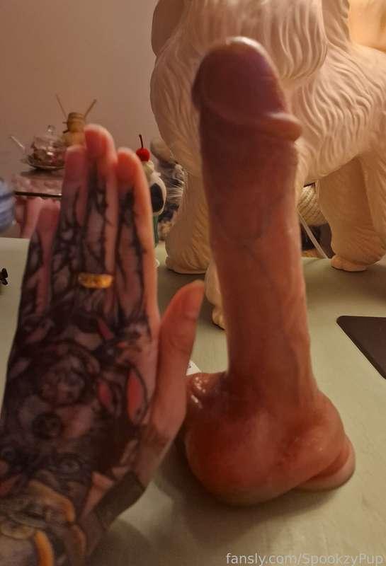 New dildo's FINALLY arrived (silly Evri being late) so I can make new videos!!!! 🥳🥳🥳🥳 guys it's so big, I'm absolutely terrified (hand for size reference) &gt;.&lt; I'm only small 😭 someone remind me NOT to buy the biggest size possible next time 😭😭 I'm gonna have to use lube for the first time 🥲 I can only fit the head in without it

Anyways, new videos finally coming soon 🥳🥳 (mostly blowjobs because I need to get used to the size of this thing 😅) 
