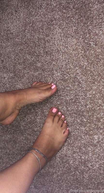 Feet anyone?🦶🏽 💚