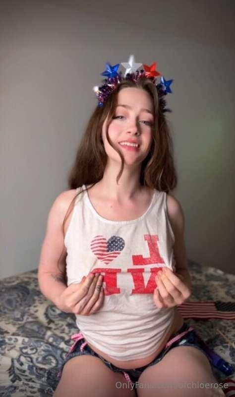 Red, white, and flirty all over 😘Happy 4th of July!! 🎇🎉🇺🇸Cau..