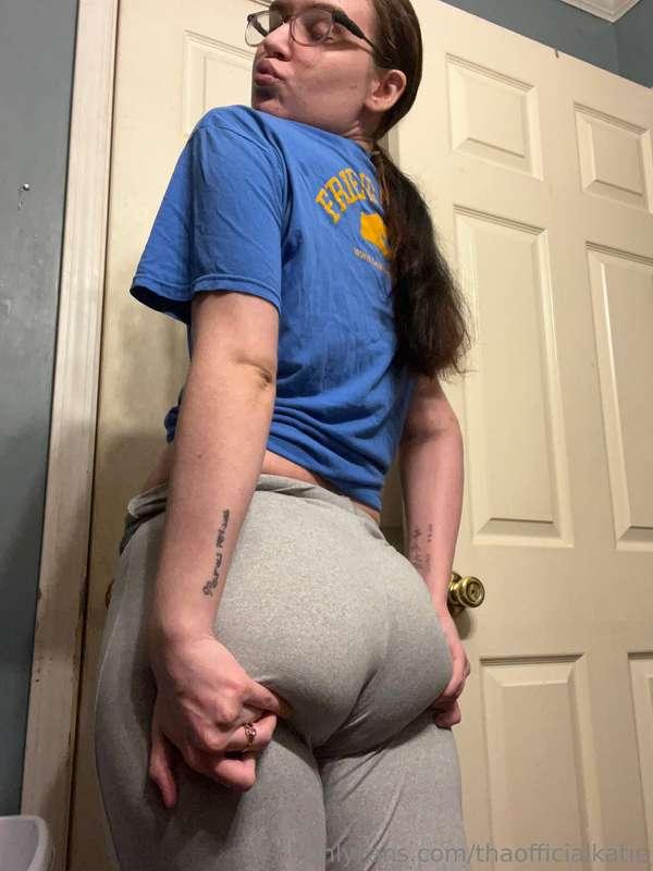 I’m already squeezing them for you, do you like it? 😈