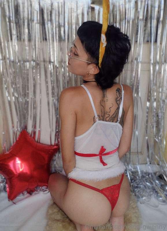 Would you like a sweet petite to be your gift this year? ❤️🎁