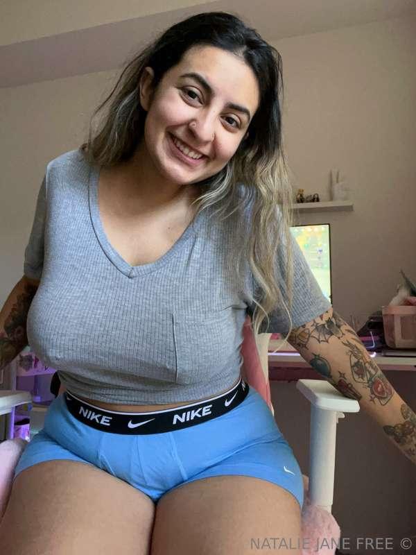 would u let me squish u wit my thighs hehe