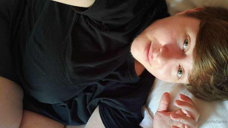 I just want to say good morning ♡ It would be lovely to wake..